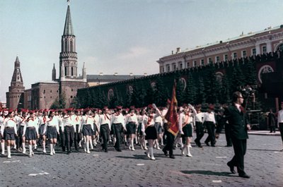 Parade van de Jonge Pioniers, Rode Plein, Moskou, 1972 door Unbekannt