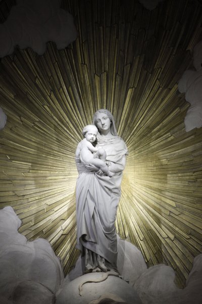 Saint-Francois-Xavier kerk Beeld van de Maagd en kind, Parijs, Frankrijk door Unbekannt