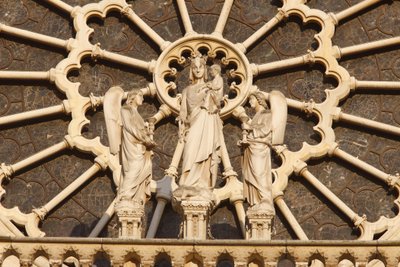 Notre Dame kathedraal westvleugel: Maagd en kind en engelen, Parijs, Frankrijk door Unbekannt
