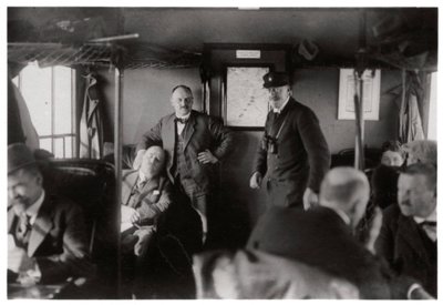 Passagierscompartiment van een Zeppelin, Bodenmeer, Duitsland, ca. 1909-1933 1933 door Unbekannt