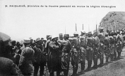 Paul Painlevé inspecteert troepen van het Franse Vreemdelingenlegioen, Marokko, ca. 1926 door Unbekannt