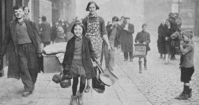 Mensen dakloos gemaakt door Duitse bombardementen, Liverpool, Tweede Wereldoorlog, 1941 door Unbekannt
