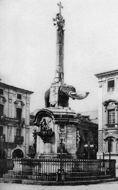Piazza del Duomo Kathedraalplein, Catania, Sicilië, Italië, ca. 1923 door Unbekannt