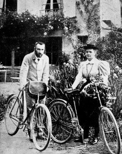 Pierre en Marie Curie, Franse natuurkundigen, bereiden zich voor om te gaan fietsen door Unbekannt