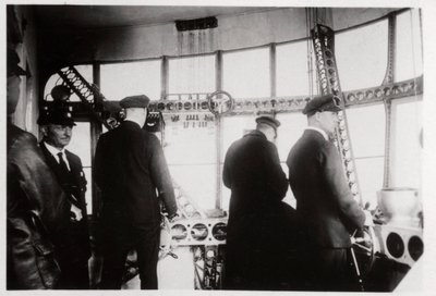Pilotencompartiment, Zeppelin LZ 127 Graf Zeppelin, 1933 door Unbekannt