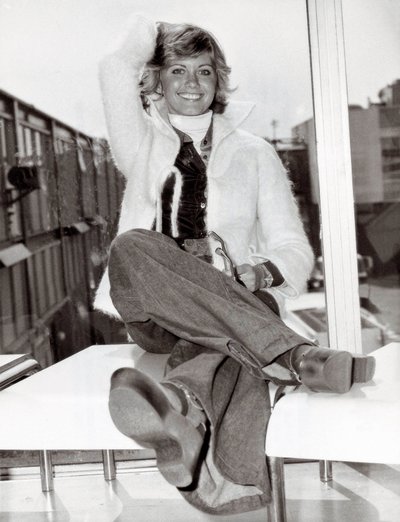Portret van de Australische zangeres en komiek Olivia Newton John (geb. 1949), Londen, 23/05/1975 door Unbekannt