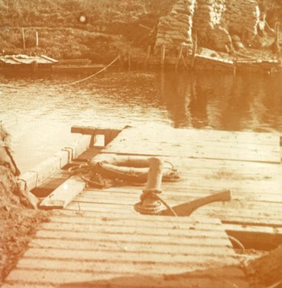 Post aan de Rivieroever, Diksmuide, België ca. 1914-ca. 1918 door Unbekannt