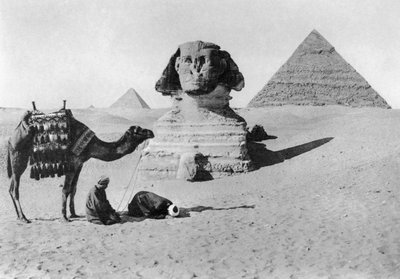 Bidden voor een sfinx, Caïro, Egypte, ca. 1920s door Unbekannt