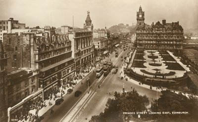 Princes Street kijkend naar het oosten, Edinburgh, ca. jaren 1920 door Unbekannt