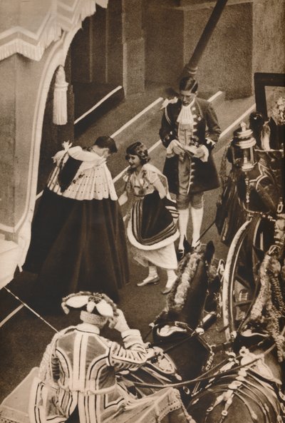 Prinses Elizabeth arriveert voor de Kroning van haar ouders, 1937 door Unbekannt