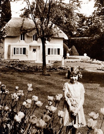Prinses Elizabeth, toekomstige Koningin Elizabeth II van Groot-Brittannië, Windsor, 1930s door Unbekannt