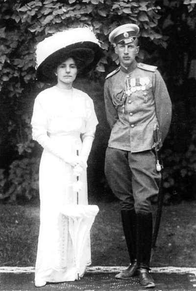 Prinses Helen van Servië met haar echtgenoot Prins John Constantinovich van Rusland, c1915 door Unbekannt