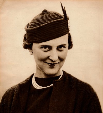 Prinses Marina verloofd met de jongste zoon van koning George V, prins George nu hertog van Kent door Unbekannt