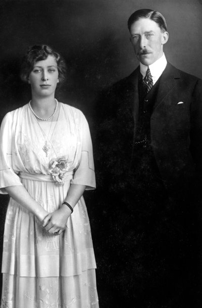 Prinses Mary 1897-1965 en Burggraaf Lascelles 1882-1947, ca. 1920s door Unbekannt