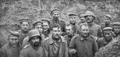 Gevangenen in een gat, Reims, Eerste Wereldoorlog, april 1917 door Unbekannt