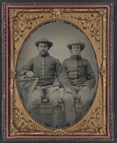 Soldaat Charles Chapman van Compagnie A, 10e Virginia Cavalerieregiment, links, en niet-geïdentificeerde soldaat door Unbekannt