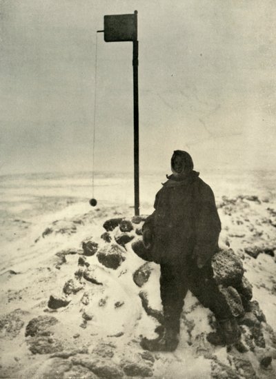 Professor David bij Mawsons anemometer, ca. 1908, 1909 door Unbekannt