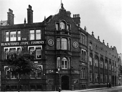 Vooruitgang in lettergieten - De Blackfriars Lettergieterij, 1909 door Unbekannt