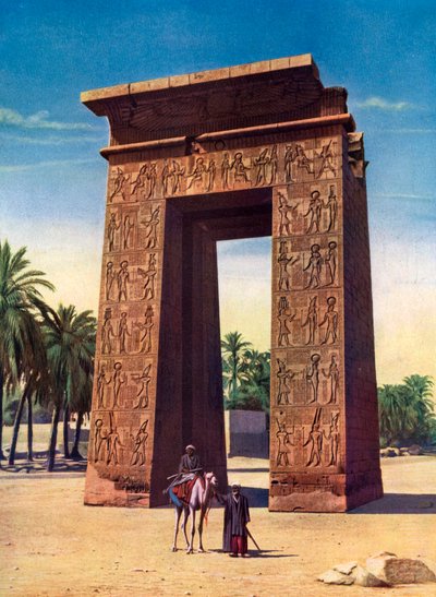 Propylon van de derde Ptolemaeus in Karnak, Egypte door Unbekannt