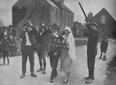 Eigenaardige Heidense Bijgeloof dat Nog Steeds Voortleeft op Holy Island, ca. 1935 door Unbekannt