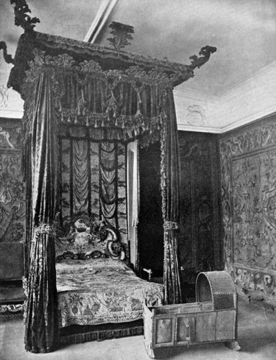 Het bed van koningin Elizabeth, Haddon Hall, Derbyshire, 1924-1926 door Unbekannt