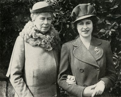 Koningin Mary met prinses Elizabeth, april 1944, 1951 door Unbekannt
