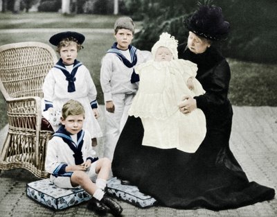 Koningin Victoria met haar achterkleinkinderen in Osborne House, Isle of Wight door Unbekannt