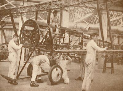 RAF-leerlingen die een vliegtuig tuigden op de technische school, Halton, Buckinghamshire, 1927 door Unbekannt