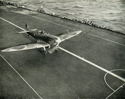 RAF Spitfire op het dek van een vliegdekschip op weg naar Malta, Tweede Wereldoorlog, 1942 door Unbekannt
