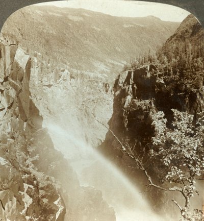 Regenboog in de Nevel van de Rjukanfos, Noorwegen, ca. 1905 door Unbekannt