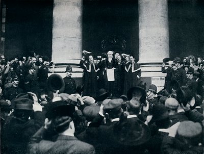 Het voorlezen van de Oorlogsverklaring tegen Turkije vanaf de Royal Exchange, Londen, 1914 door Unbekannt