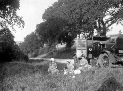 Picknick langs de weg, jaren 1920-1930 door Unbekannt