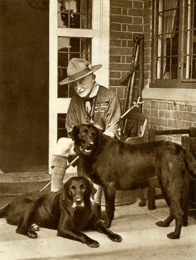 Robert Baden-Powell thuis met zijn honden, ca. 1929, 1935 door Unbekannt