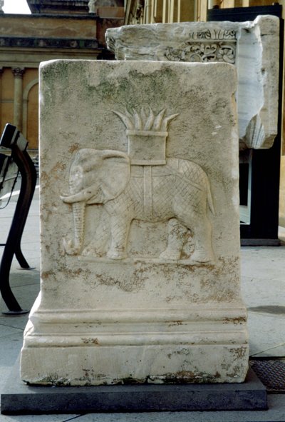 Romeins reliëf van een olifant door Unbekannt