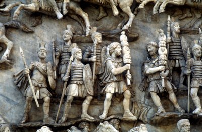 Romeinse soldaten die deelnemen aan decursio, het rituele cirkelen van de brandstapel, ca. 180-196 door Unbekannt