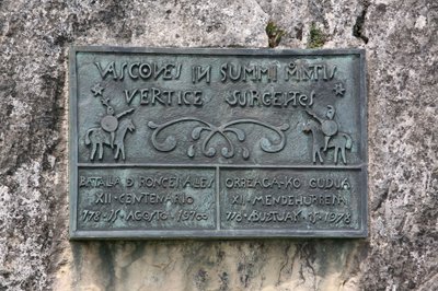 Roncesvalles slagmonument, Roncevaux, Spanje door Unbekannt