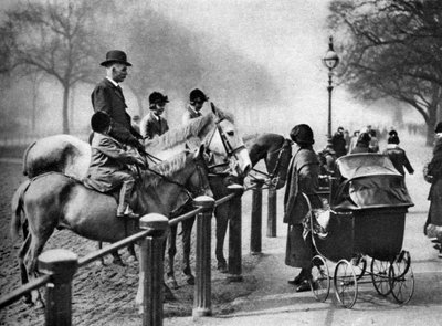 Rotten Row, Hyde Park, Londen, 1926-1927 door Unbekannt