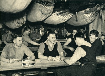 Royal Marines op hun messdek aan boord van een schip, Tweede Wereldoorlog, c1939-c1943 1944 door Unbekannt