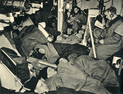 Royal Marines slapen in het kanonhuis van een oorlogsschip, Tweede Wereldoorlog, ca. 1939-ca. 1943, 1944 door Unbekannt