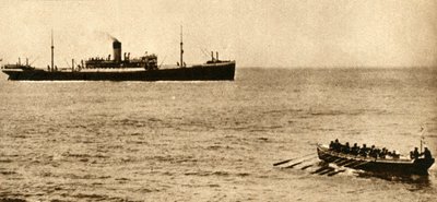 Koninklijke marine cutter op het punt om scheepspapieren te onderzoeken, Eerste Wereldoorlog door Unbekannt
