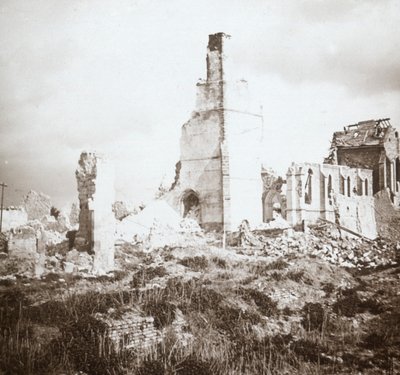 Verwoeste kerk, Chauny, Noord-Frankrijk, c1914-c1918 door Unbekannt