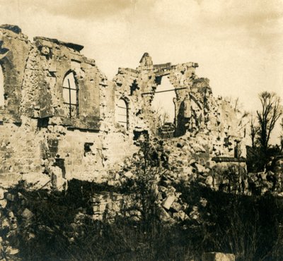 Verwoeste kerk in Dreslincourt, noordelijk Frankrijk, c1914-c1918 door Unbekannt