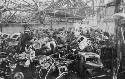 Ruïnes van de Renault-fabriek, Boulogne-Billancourt, Parijs door Unbekannt