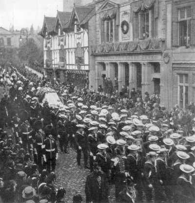 Matrozen trekken de kanonwagen met de kist van koningin Victoria, Windsor, Berkshire door Unbekannt