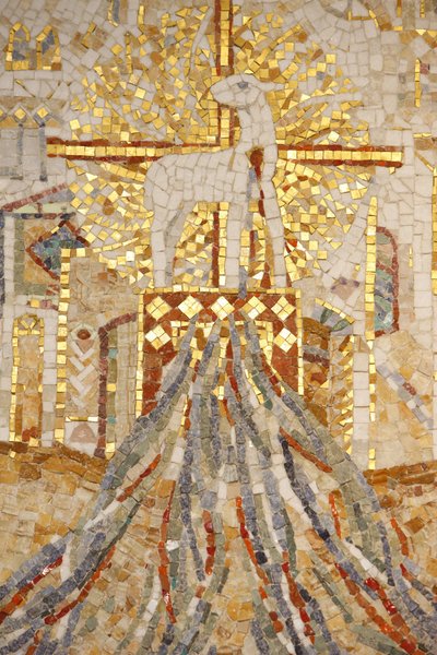 Abdijbasiliek van Saint-Maurice, Mozaïek van Madeleine Diener Het Lam van God en 7 kanalen die de schepping symboliseren, Saint-Maurice, Zwitserland door Unbekannt