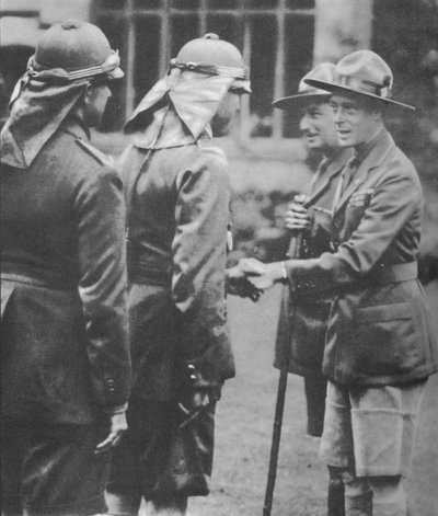 Scouts verwelkomd door de Prins van Wales op de jamboree in Arrowe Park, Birkenhead, 1929, 1936 door Unbekannt