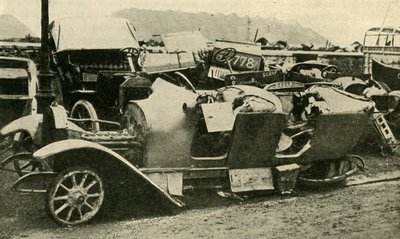 Gesloopt! Wrakken van Motorvoertuigen buitgemaakt op de Duitsers, Eerste Wereldoorlog, 1914 door Unbekannt