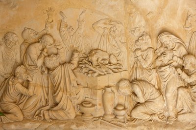Sculptuur die de priesters van Baäl (Ba