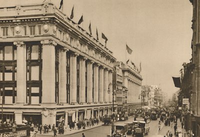 Selfridges en de laatste van de oude Oxford Street winkels die het gebouw opslokte, ca. 1935 door Unbekannt