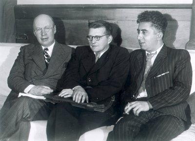 Sergei Prokofiev, Dmitri Shostakovich en Aram Khachaturian, Russische componisten, 1945 door Unbekannt